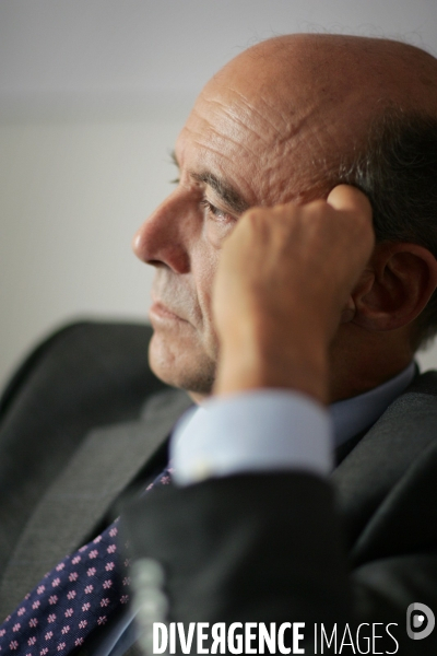 Alain Juppé en campagne pour reconquérir la mairie de Bordeaux