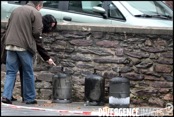 Voiture suspecte incendiee devant la direction regionale des douanes a rennes .