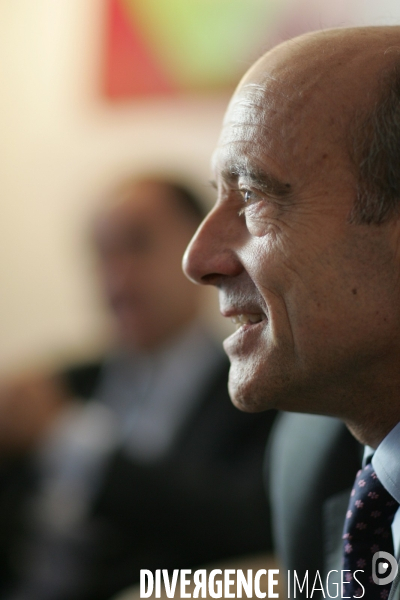 Alain Juppé en campagne pour reconquérir la mairie de Bordeaux