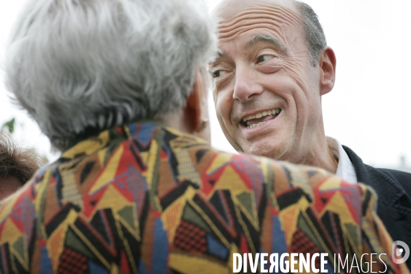 Alain Juppé en campagne pour reconquérir la mairie de Bordeaux