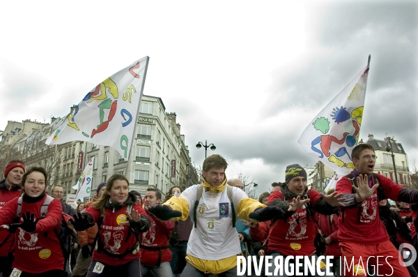 Les enseignants manifestent contre le décret  de Robien .