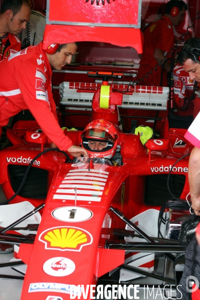 Michael SCHUMACHER met un terme à sa carrière de Formule 1.