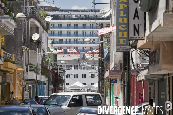 Guadeloupe : a portrait of an island #### portrait d une ile