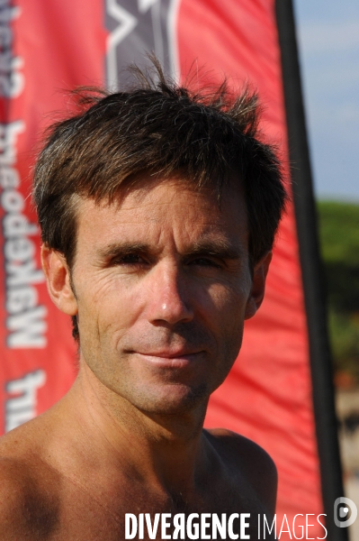 David PUJADS, adepte du Kitesurf : A Saint Aygulf , dans le Var , le presentateur du 20heures de France 2 s adonne a sa nouvelle passion