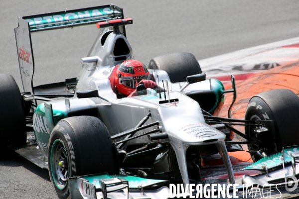 Michael SCHUMACHER met un terme à sa carrière de Formule 1.