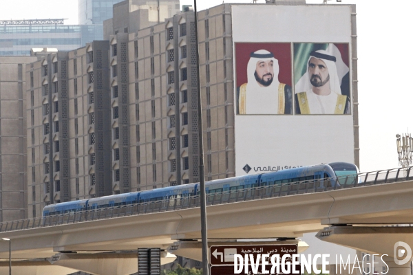 Dubai inaugurates her subway with Sheikh Mohammed Bin Rashid Al Maktoum. Dubai inaugure son métro avec Cheikh Mohammed Bin Rashid Al Maktoum.