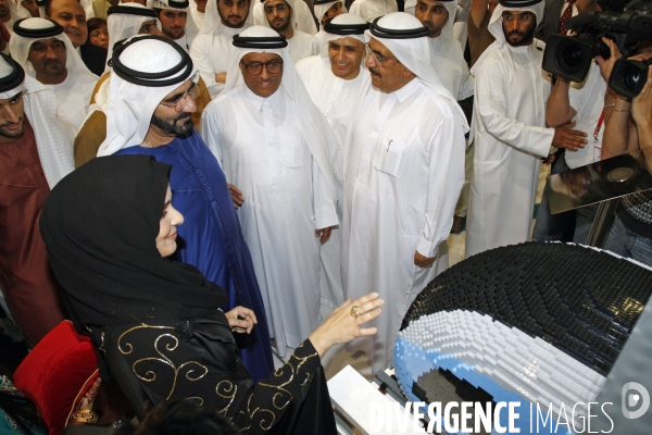 Dubai inaugurates her subway with Sheikh Mohammed Bin Rashid Al Maktoum. Dubai inaugure son métro avec Cheikh Mohammed Bin Rashid Al Maktoum.