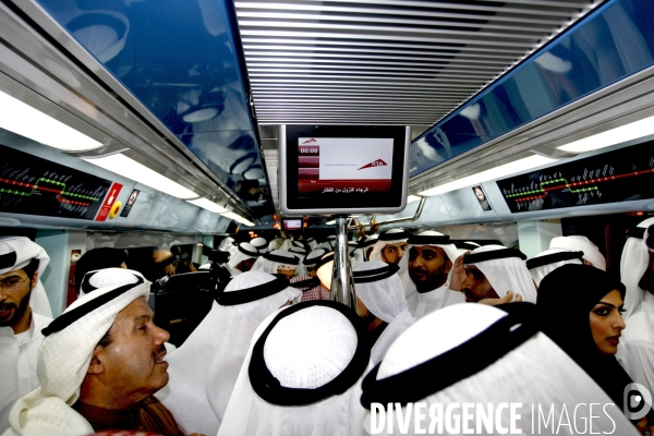 Dubai inaugurates her subway with Sheikh Mohammed Bin Rashid Al Maktoum. Dubai inaugure son métro avec Cheikh Mohammed Bin Rashid Al Maktoum.