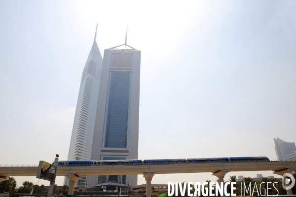 Dubai inaugurates her subway with Sheikh Mohammed Bin Rashid Al Maktoum. Dubai inaugure son métro avec Cheikh Mohammed Bin Rashid Al Maktoum.