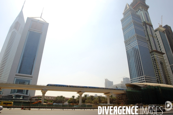 Dubai inaugurates her subway with Sheikh Mohammed Bin Rashid Al Maktoum. Dubai inaugure son métro avec Cheikh Mohammed Bin Rashid Al Maktoum.