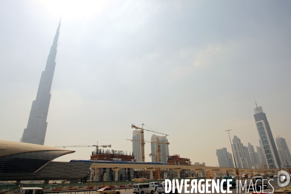 Dubai inaugurates her subway with Sheikh Mohammed Bin Rashid Al Maktoum. Dubai inaugure son métro avec Cheikh Mohammed Bin Rashid Al Maktoum.