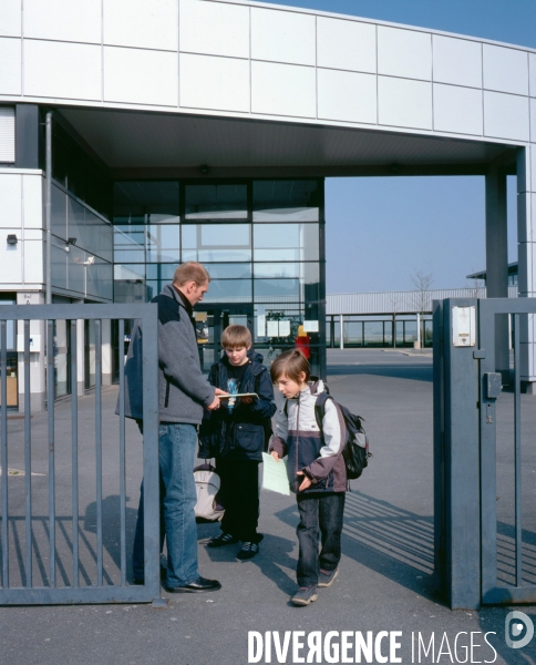 Enseignement , les collèges ///  Education, secondary schools