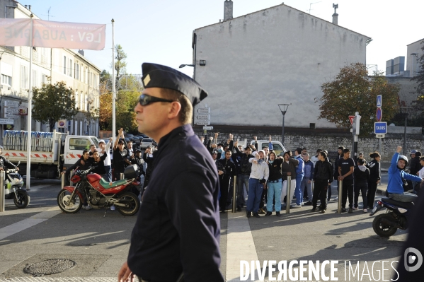 Arrivée des supporters parisiens en gare d Aubagne.