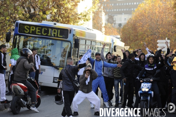 Arrivée des supporters parisiens en gare d Aubagne.