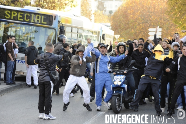 Arrivée des supporters parisiens en gare d Aubagne.