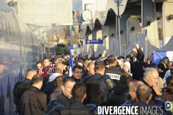 Arrivée des supporters parisiens en gare d Aubagne.