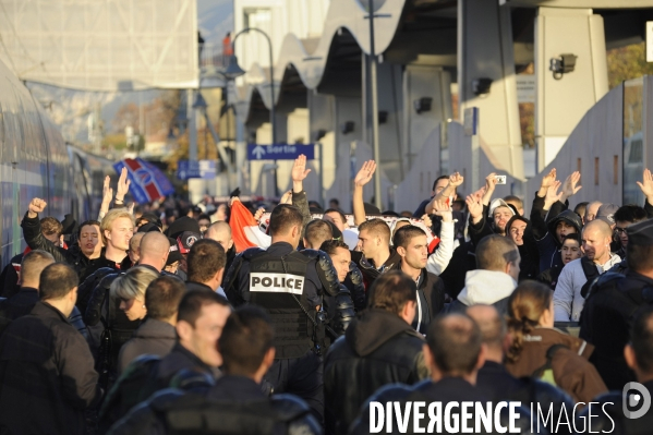 Arrivée des supporters parisiens en gare d Aubagne.