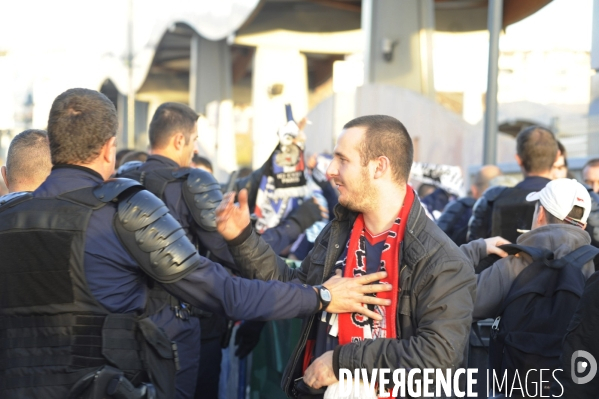 Arrivée des supporters parisiens en gare d Aubagne.