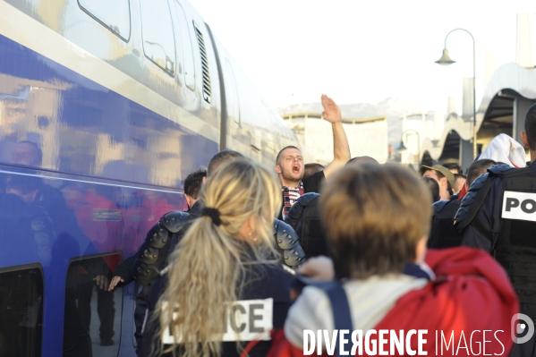 Arrivée des supporters parisiens en gare d Aubagne.