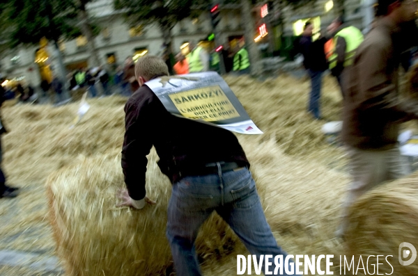Action des Jeunes Agriculteurs d Ile de France sur les Champs Elysée.