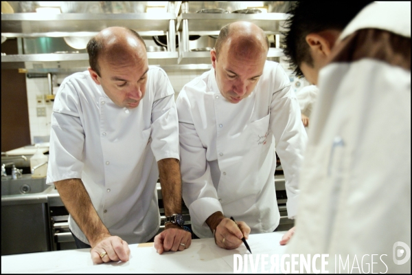 Les frères Jacques et Laurent POURCEL dans leur restaurant Sens & Saveurs de Tokyo