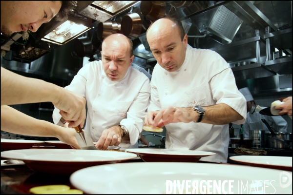 Les frères Jacques et Laurent POURCEL dans leur restaurant Sens & Saveurs de Tokyo