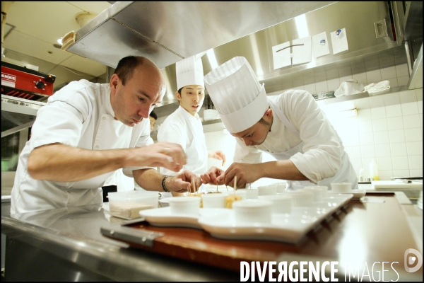 Les frères Jacques et Laurent POURCEL dans leur restaurant Sens & Saveurs de Tokyo