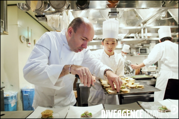 Les frères Jacques et Laurent POURCEL dans leur restaurant Sens & Saveurs de Tokyo