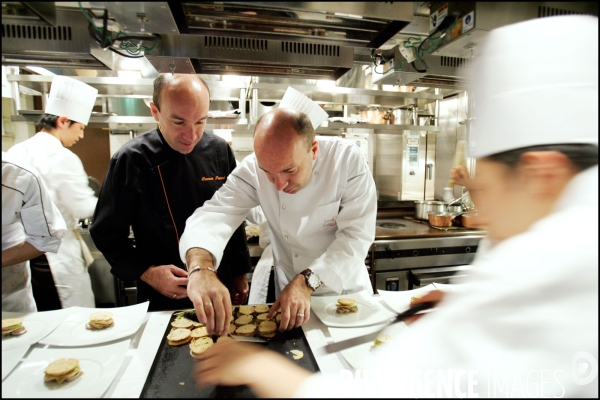 Les frères Jacques et Laurent POURCEL dans leur restaurant Sens & Saveurs de Tokyo