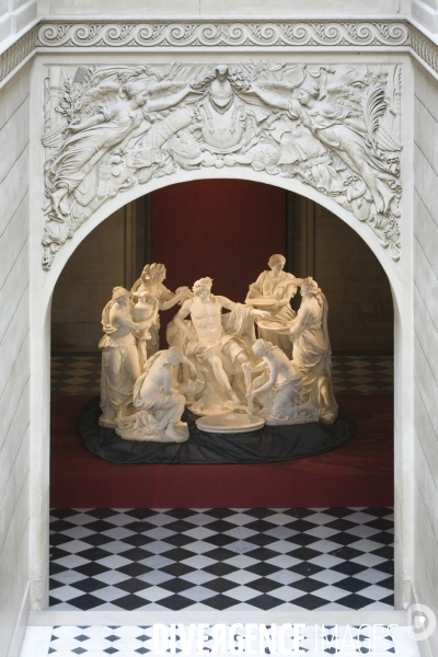 Dans les coulisses de l installation de l exposition:  Louis XIV et le Roi  au Chateau de Versailles