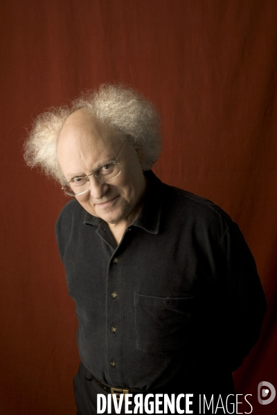 Henri Meschonnic chez lui prés de Paris