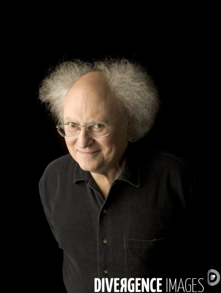 Henri Meschonnic chez lui prés de Paris