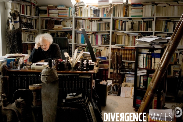 Henri Meschonnic chez lui prés de Paris