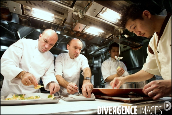 Les frères Jacques et Laurent POURCEL dans leur restaurant Sens & Saveurs de Tokyo