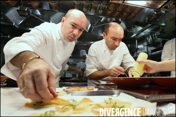 Les frères Jacques et Laurent POURCEL dans leur restaurant Sens & Saveurs de Tokyo