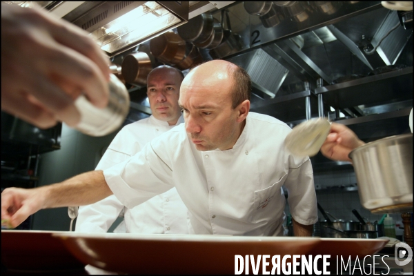 Les frères Jacques et Laurent POURCEL dans leur restaurant Sens & Saveurs de Tokyo