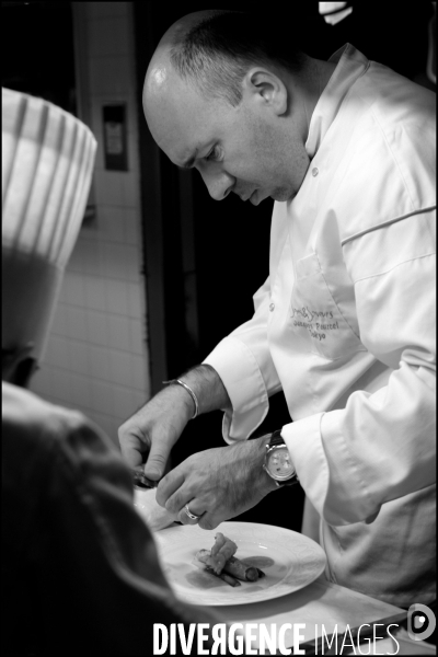 Les frères Jacques et Laurent POURCEL dans leur restaurant Sens & Saveurs de Tokyo