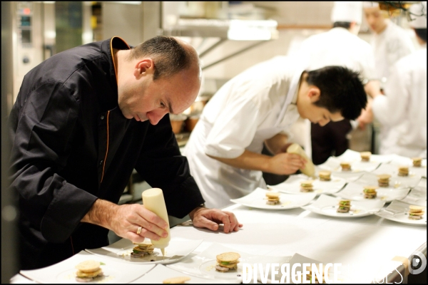 Les frères Jacques et Laurent POURCEL dans leur restaurant Sens & Saveurs de Tokyo