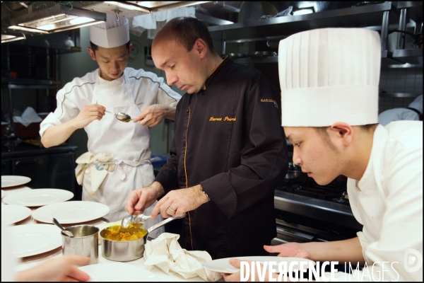 Les frères Jacques et Laurent POURCEL dans leur restaurant Sens & Saveurs de Tokyo