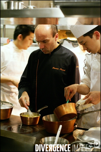 Les frères Jacques et Laurent POURCEL dans leur restaurant Sens & Saveurs de Tokyo