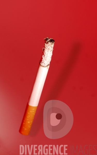 Illustrations Loi anti tabac                                                A compter du 1/02/07 interdiction de fumer dans les leux publics