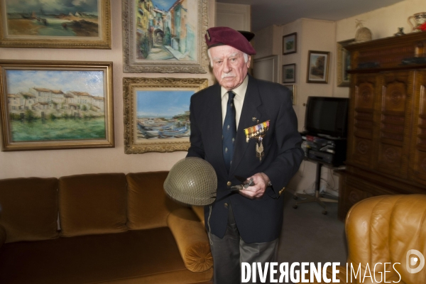 Deces de roger hourdin , un des derniers paras de la france libre
