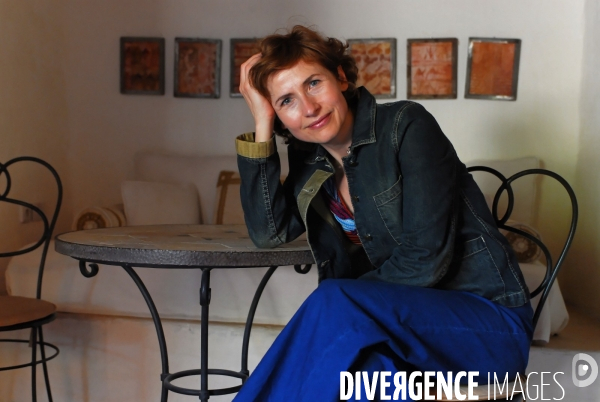 Marie BUNEL, comedienne a DJERBA (Tunisie)