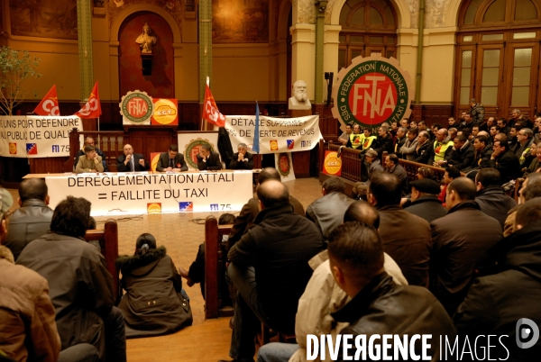 Reunion syndicale des artisants taxis a la Bourse du travail.