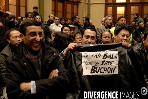 Reunion syndicale des artisants taxis a la Bourse du travail.