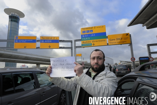 Taxis en greve aeroports bloques