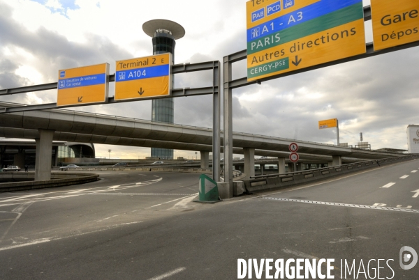 Taxis en greve aeroports bloques