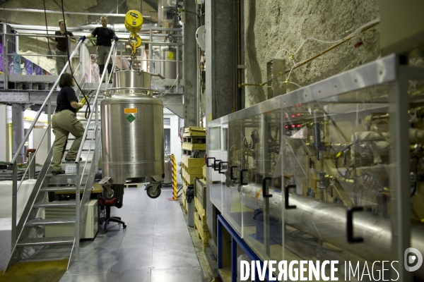 Visite du LSM, Laboratoire Souterrain de Modane. Sous la protection du massif alpin, 1700m sous la montagne du Fréjus, des scientifiques tentent de percer les mystères de l univers.