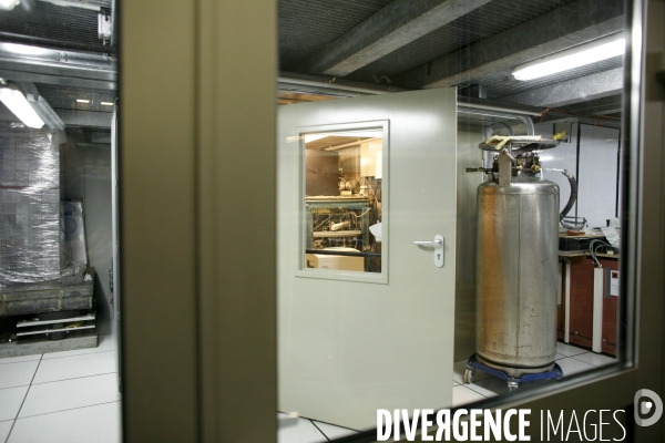Visite du LSM, Laboratoire Souterrain de Modane. Sous la protection du massif alpin, 1700m sous la montagne du Fréjus, des scientifiques tentent de percer les mystères de l univers.