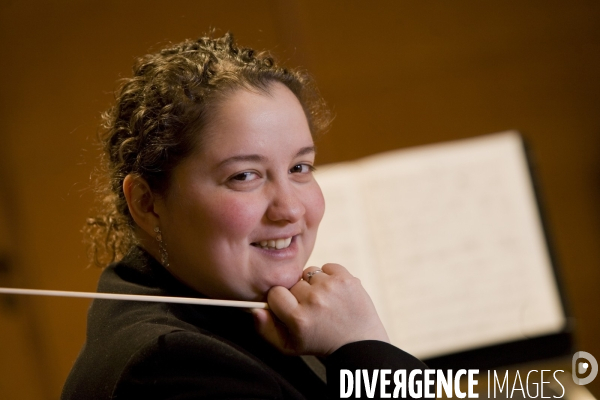 Zahia Ziouani, Chef-fondateur de l  orchestre symphonique,  Divertimento , directrice de l école de musique et de danse de Stains